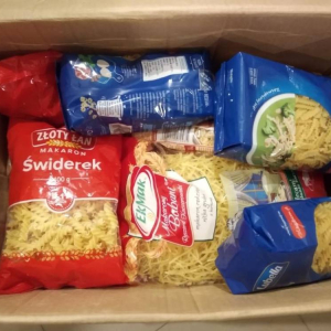 Pakowanie paczek z żywnością