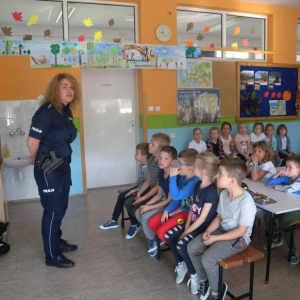Spotkanie z Panem i Panią Policjantką w klasach młodszych