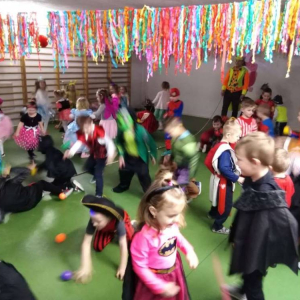 Zabawy taneczne przedszkolaków