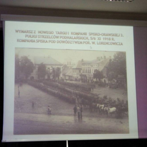 Zdjęcia z filmu  wyświetlane podczas konferencji