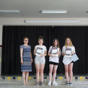 Uczestnicy konkursów polonistycznych "Okno" i konkursu Nowej Ery