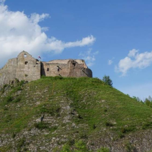Widok na Czorsztyński Zamek z bliska
