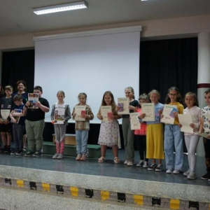 Uczniowie nagrodzeni  w konkursie ortograficznym kl I-III