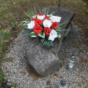 Kamień upamiętniający I. Plucińskiego